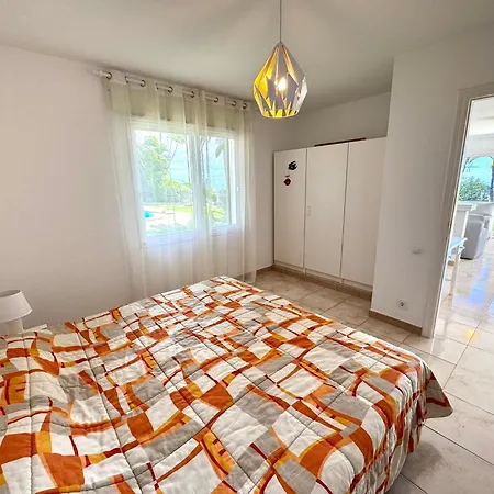 Casa Lilo, En Jardin Grande,con Gran Piscina, Con Pergola Y Barbacoa Вилла *