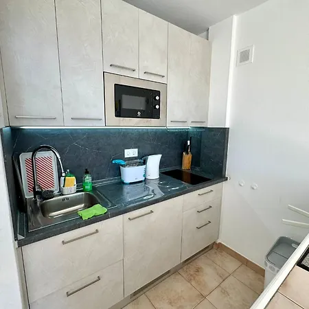 Casa Lilo, En Jardin Grande,con Gran Piscina, Con Pergola Y Barbacoa Вилла