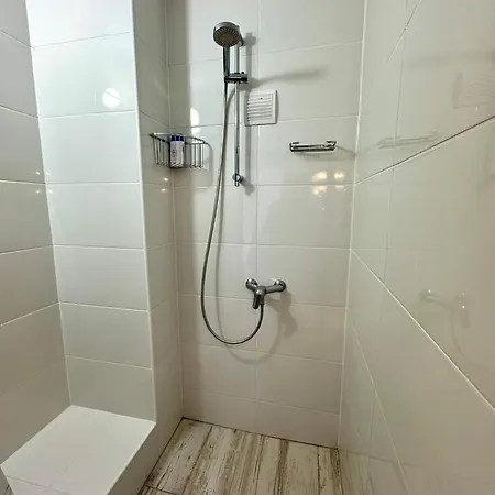 Casa Lilo, En Jardin Grande,con Gran Piscina, Con Pergola Y Barbacoa Вилла *