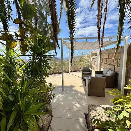 Casa Lilo, En Jardin Grande,con Gran Piscina, Con Pergola Y Barbacoa Вилла