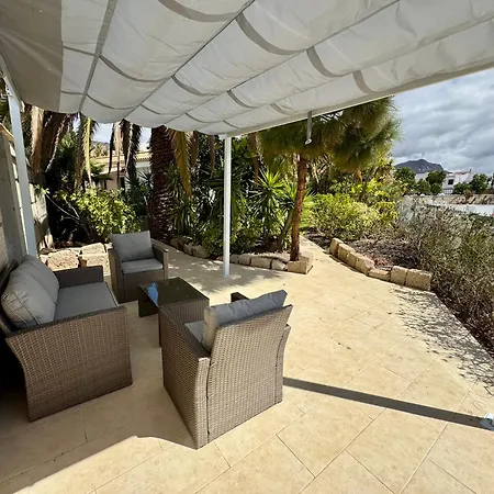 Casa Lilo, En Jardin Grande,con Gran Piscina, Con Pergola Y Barbacoa